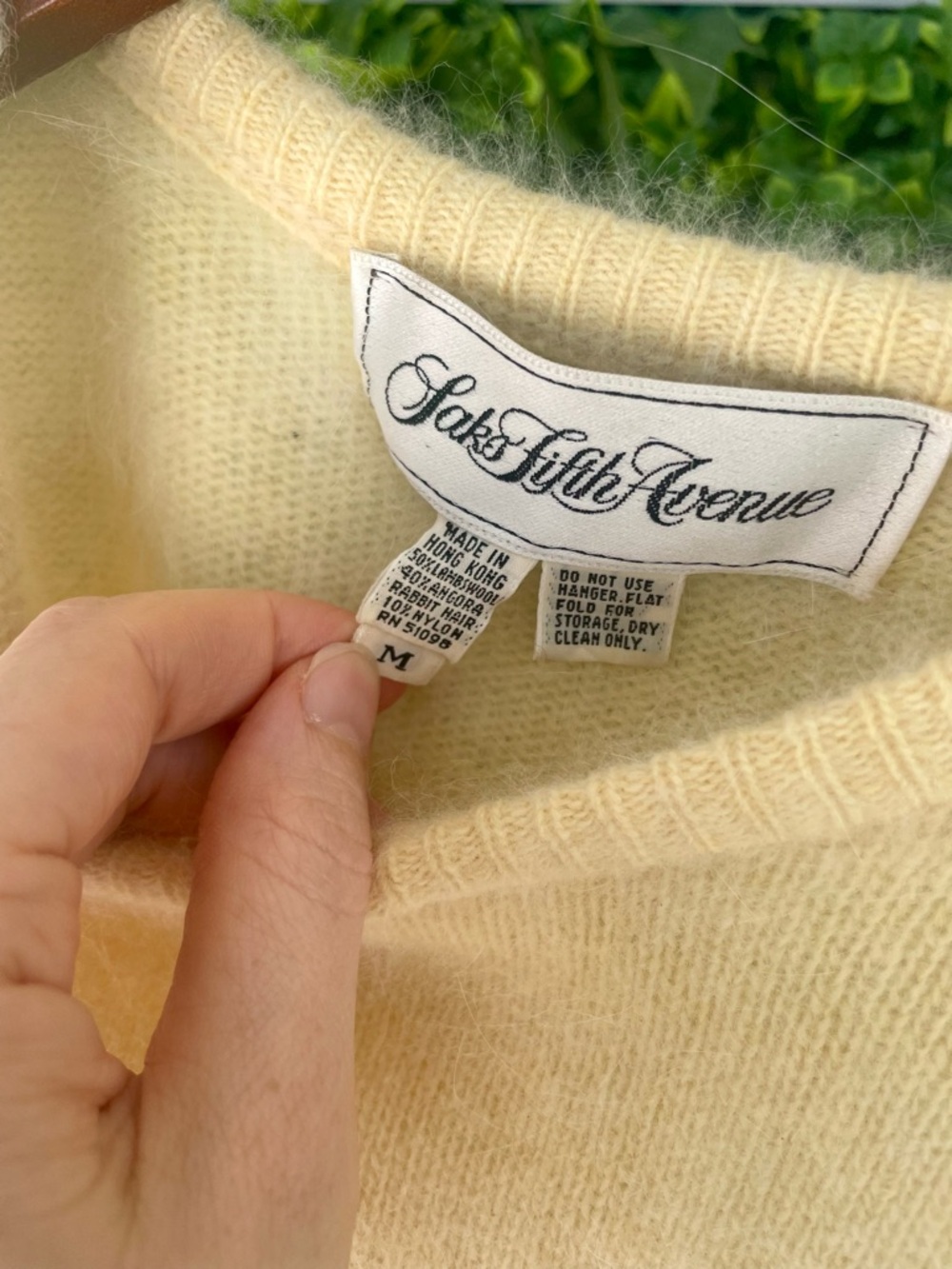 Vintage Saks Fifth Avenue Lambswool Angora Sweater M Fits S Soft Yellow Luxury - Picture 6 of 6